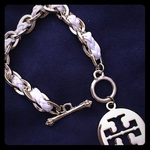 Bracelet toggle. White Tory Burch